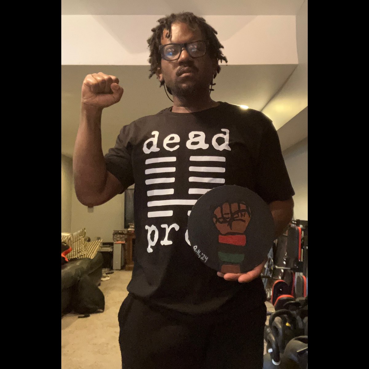 HutchinsQuentin's tweet photo. Reaching for Better Goals (RBG) for the People, Acrylic on Canvas, 8 inch circle canvas, painted and signed by me.
Price - $10.00
DM me If you’re interested!
#BlackArt #AfricanArt #RBG #readboutgarvey #BlackArtist #blackafricanpower #BlackPowerFist #RaceFirst #marcusgarvey #garveyflag #redblackandgreen #panafricanism #africancenteredart #AfricanNationalism #revolutionaryblackgod #revolutionarybutgangsta #supportblackartist