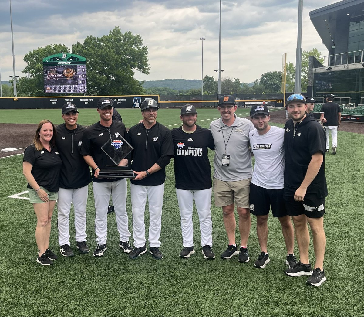 _BryantBaseball's tweet photo. Takes a staff. 🖤💛 https://t.co/aVE9LcaYf8