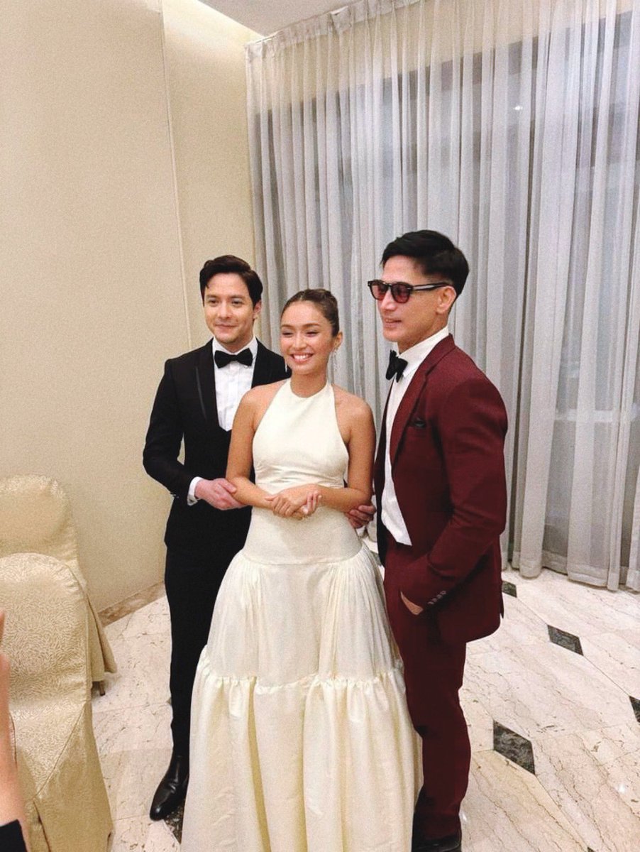 Kathryn Bernardo (@bernardokath) with Alden Richards and Piolo Pascual at the 72nd FAMAS Awards! ✨

#KathrynFAMASBestActress
#KathrynBernardo