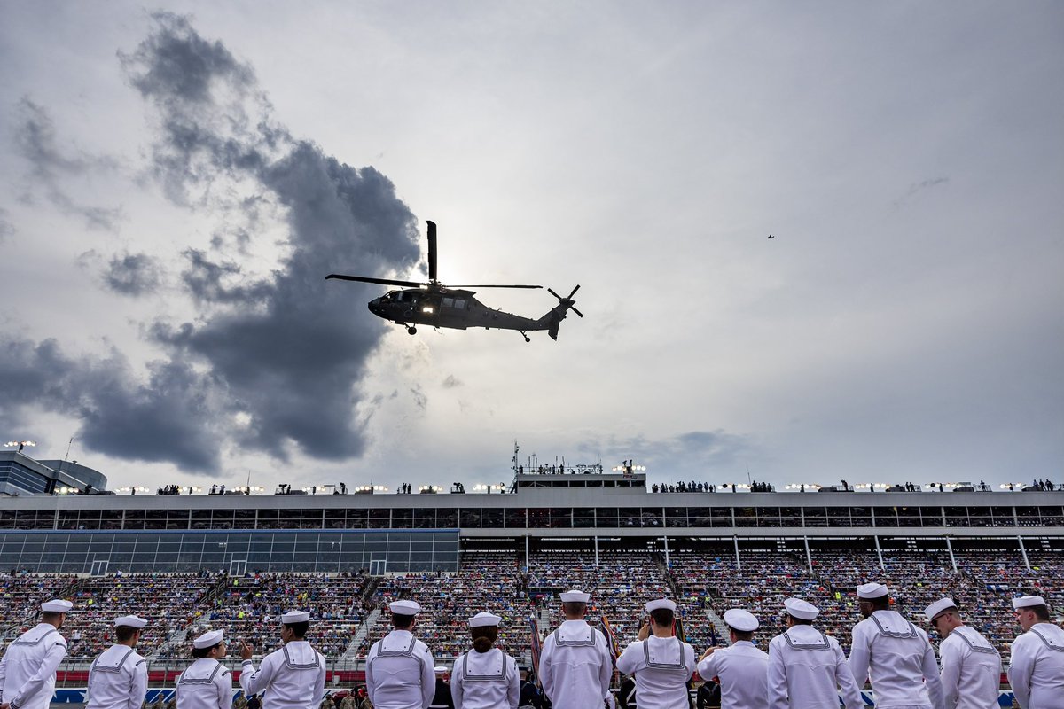 CLTMotorSpdwy's tweet photo. Because of the brave. 🇺🇸

#CocaCola600 | #NASCARSalutes https://t.co/gnxQvLSsuI