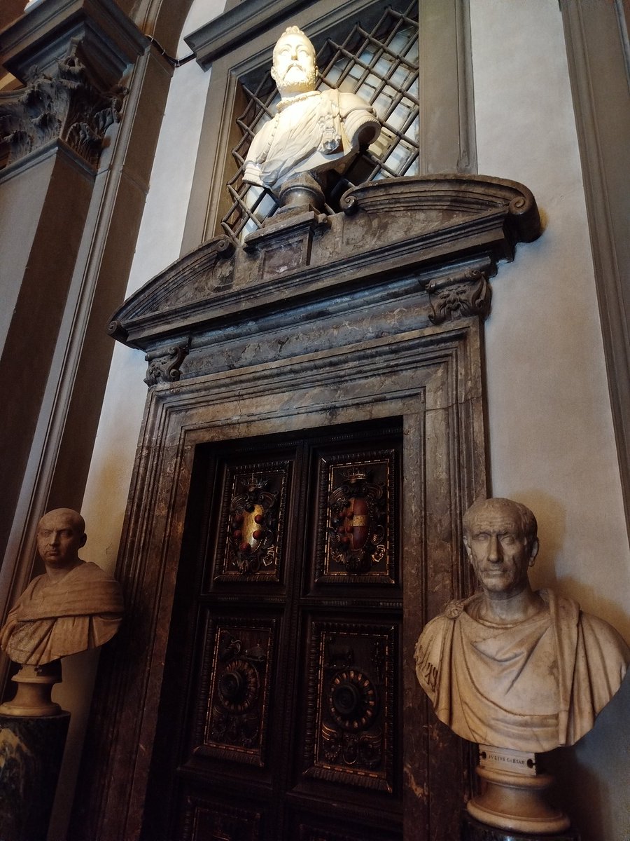 От концерта Rammstein до галереи Уффици - такси, самолёт, электричка, поезд и пешая прогулка. А, ну и 1,5 дня разницы
Окультуривпемся в разные стороны