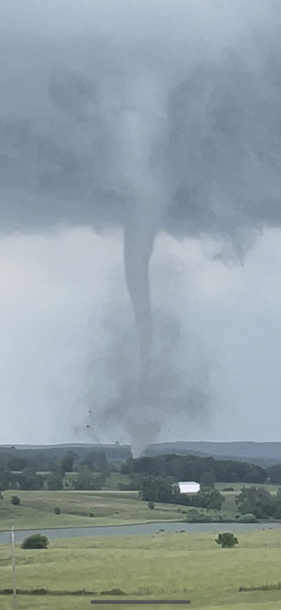 Strong tornado doing damage near Houston, MO!! #tornado #mowx