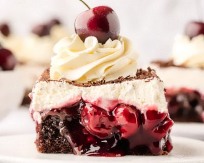 Happy Cherry Dessert Day! 🍒 #cherrydessertday #recipe amandascookin.com/black-forest-p…