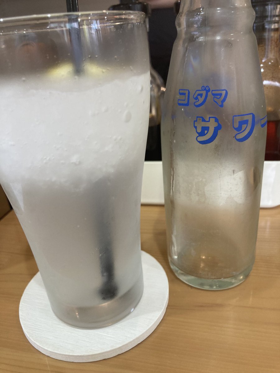 takeiteasy0807's tweet photo. MIKIYA GYOZA STAND-板橋区役所前-
1個60円から本格的すぎる餃子を堪能できる知る人ぞ知る名店。定番の野菜や肉から青唐辛子やチーズなどの変わり種もむちゃくちゃ美味い。鹿肉のラグー餃子はジビエの良い所が凝縮。個人的1位は大葉餃子。大葉が肉汁を吸ったらこんなに美味いんか！って感じ。ぜひ！ https://t.co/ljJpBTfh7M