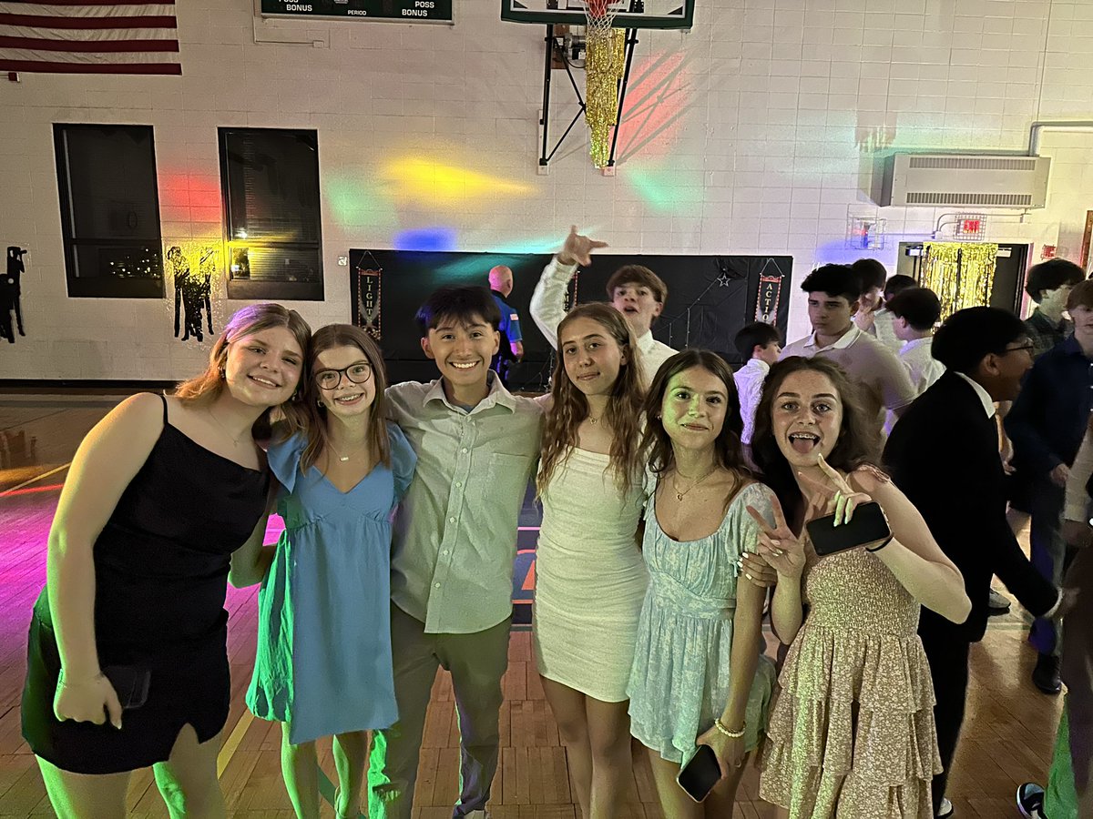 MrsDewes's tweet photo. LOVED seeing my students all dressed up and having a ball 🪩 at the 8th grade dance! SO much fun!!! 🤩💚 #lovethesekids #8thGrade #makingmemories #Classof2024 #BeEvergreen https://t.co/tsgKzsMyjA