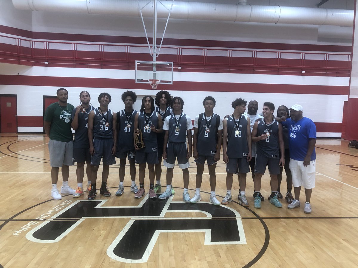 Congratulations to our 17u - strong finish to their spring; winning our 14th Annual Summer Invitational 💛💚