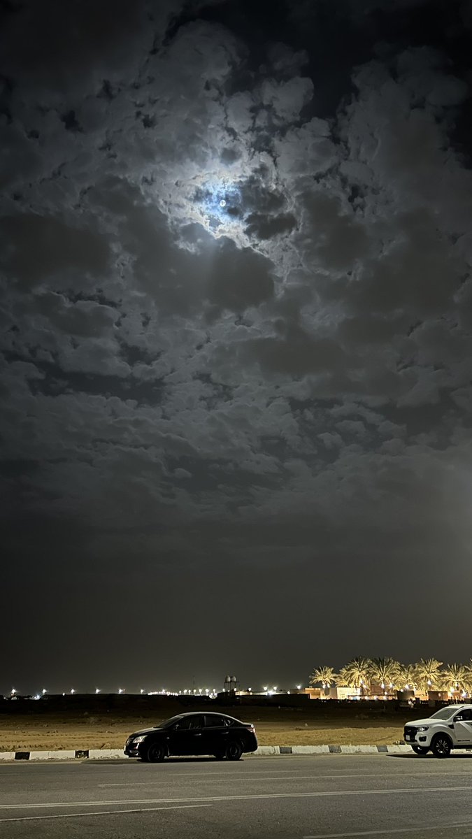 iiceoi's tweet photo. يانُور الحيَاة ياقمر ليَلي وضيّه 🖤. https://t.co/2HdgSsXxhj