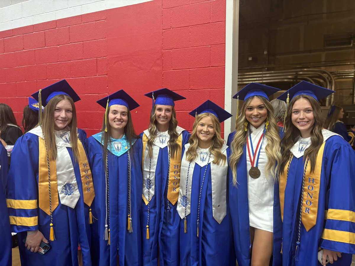 FrenshipGBB's tweet photo. Proud of our graduates!
Go do great things! https://t.co/w6EBHLGlja