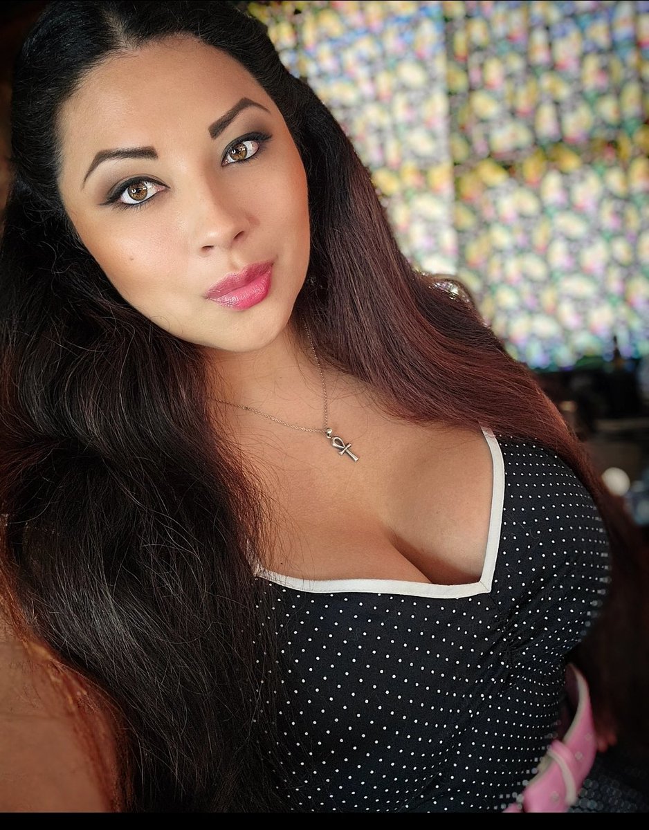 Pinup themed/Oldies tunes to baking chill Sunday wind stream is live! Come hang as I bake/cook and vibe to tunes from 1910-1969! Go to twitch.tv/ivydoomkitty