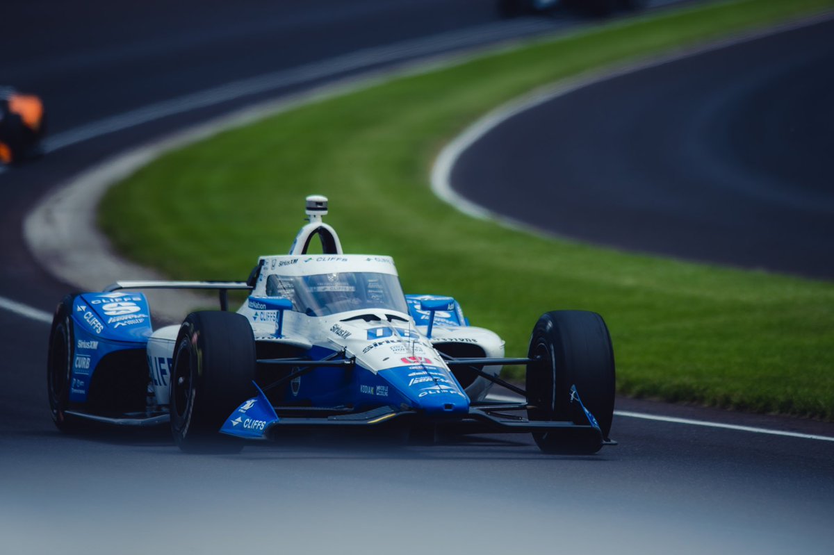 Ok team. Helio is P16, but is on a different strategy from a few cars ahead. We’re feeling good. #Indy500 // #DRVPNK