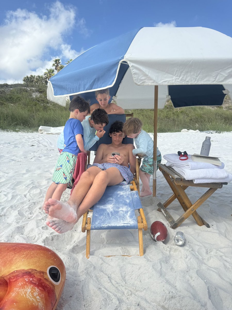 When you’re the only person with the @Braves highlights — and are worried about Acuna — at the beach.