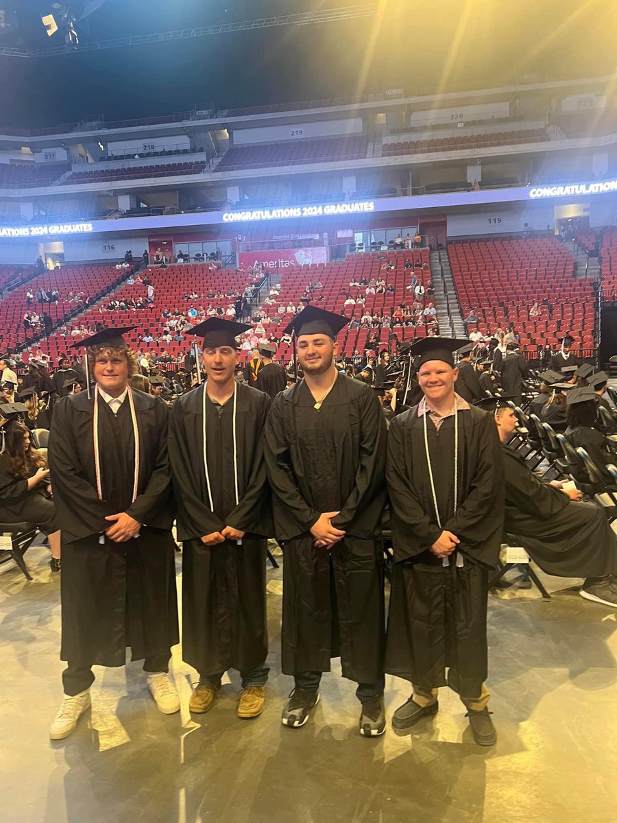 Congrats to our 2024 LNE Baseball graduates! 

#RocketBaseball🚀