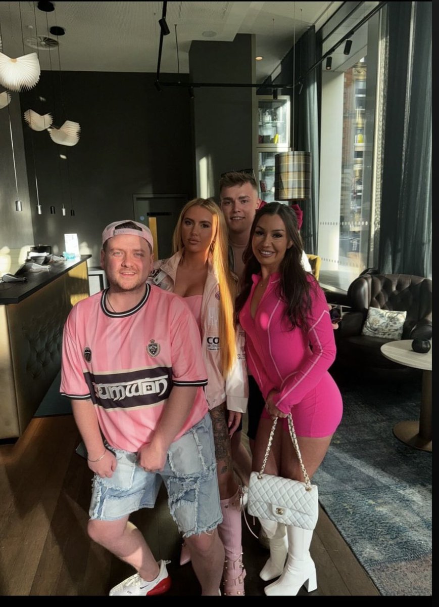 Still posting this cos our outfits deserve to be shown 🤣🩷 #gagcitymanchester #gagcitybirmingham #pinkfriday2 <a href="/NICKIMINAJ/">Nicki Minaj</a> - We love you mother 🩷🥰