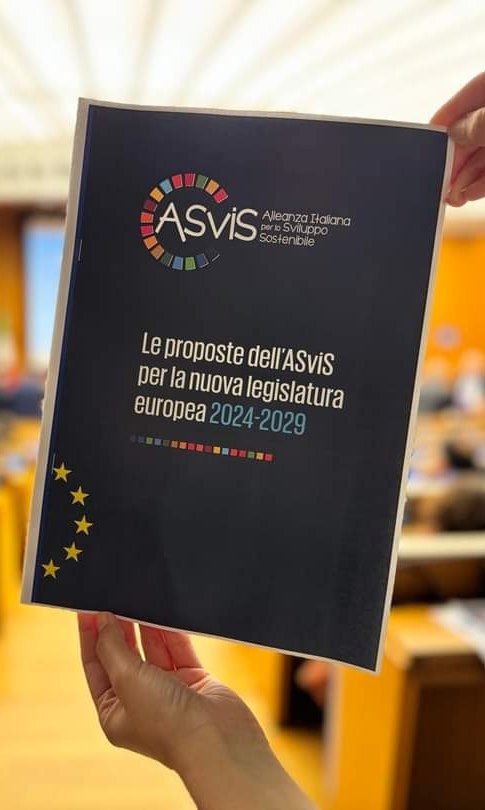 PamelaPaparoni's tweet photo. Dopo tanti eventi in  regioni italiane 23 maggio si è svolto a Roma Aula dei Gruppi alla Camera l'evento conclusivo del #Festivaldellosvilupposostenibile organizzato da #ASvis verso #Agenda2030 con proposte per il nuovo Parlamento Europeo. 
@asvisitalia #guardiamoalfuturo https://t.co/Hy7ndGOIXd