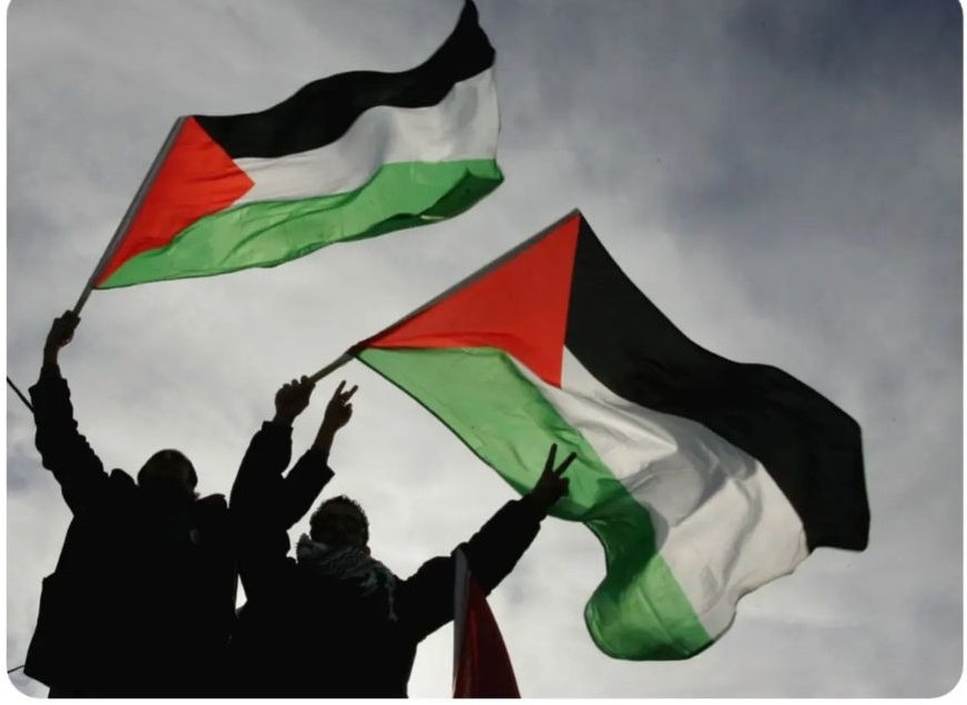 Hayatın hiçbir anlamı yok, bizim sevinçlerimiz hüzünlerimiz o kadar anlamsız geliyor ki… kardeşlerimizin bedenleri kül tablasına dönerken burda böyle oturmak dünyanın en zelil durumu..#RafahOnFire