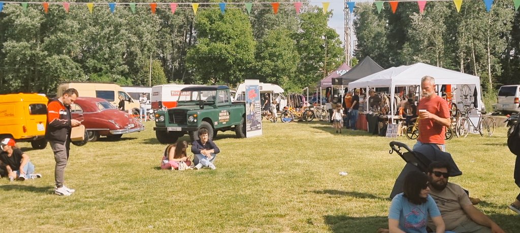 El concierto de <a href="/The_Bright_/">The Bright</a> esta tarde en el Old Wheels de Cembranos ha sido un lujo. Qué bien sonaban y qué alegría verles en un escenario de nuevo. Ganas de más.
Añado esta joya de festival a la agenda primaveral 🔝
#LeónEsp