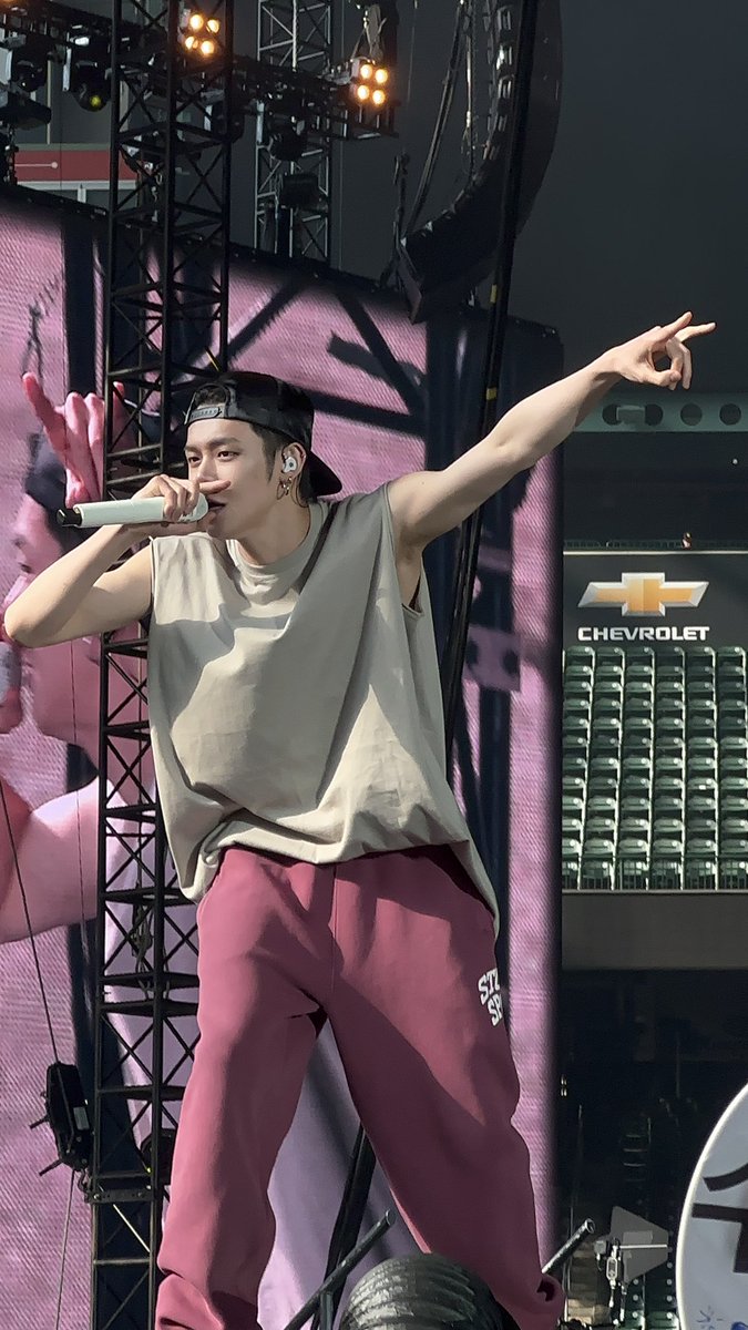 1309zip's tweet photo. today's soundcheck https://t.co/nGsP21Hi65