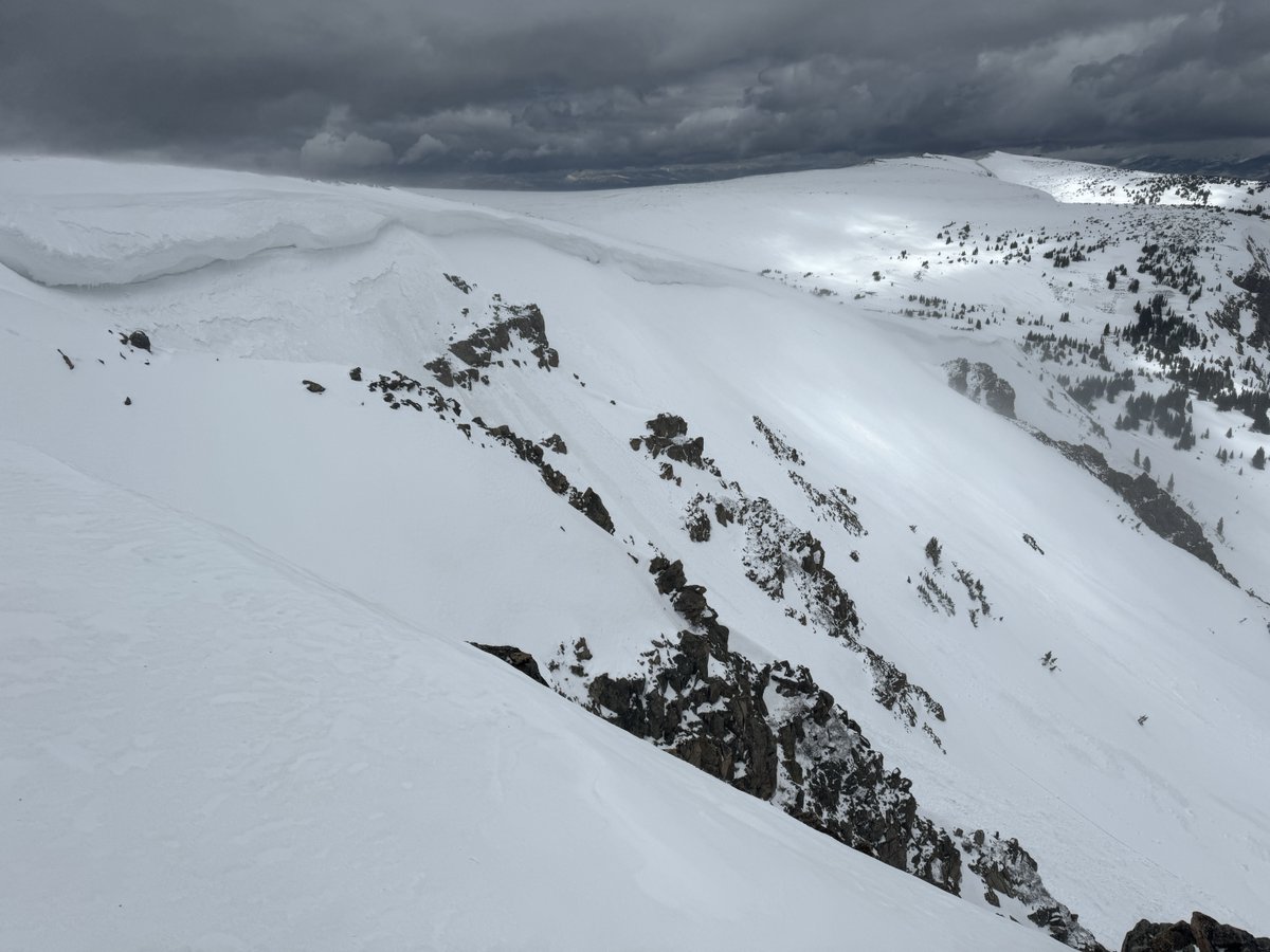 #CAICnmountains MOD(2of5) New snow and strong winds will leave drifted snow above treeline. Avoid areas of drifted snow on steep slopes and in high-consequence terrain. Look out for and avoid wet snow in the PM. colorado.gov/avalanche