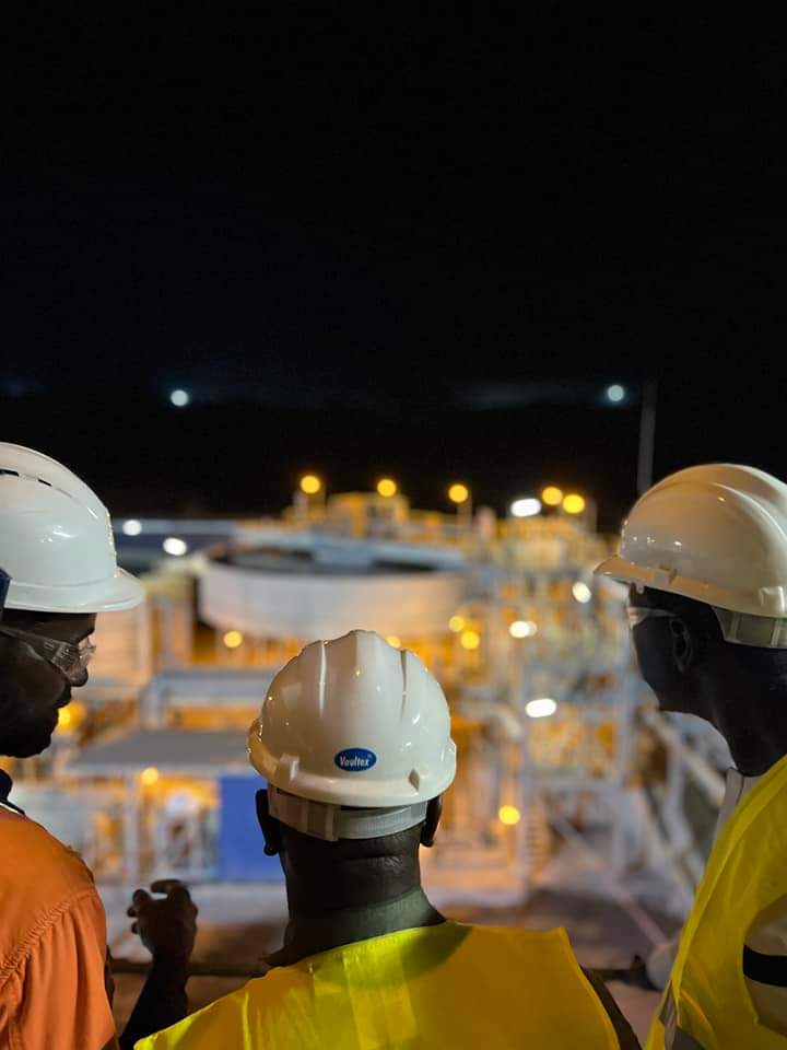 Birame Souleye Diop, l’artisan de la visite.
Il a bien mené sa mission, entrant partout et exigeant que la com’ soit présente.  À chaque fois que nous terminons une visite il demande à en voir plus.

Le Jubbanti nécessite la transparence. 
#Senegal #Kedougou #Or 
@SowBentaleb