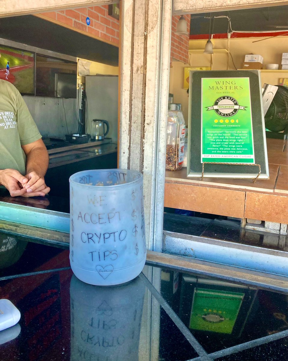 EvanOnEarth_eth's tweet photo. Spotted at the WingMasters in #KeyWest 🐂 

The future is now fam. #LFG!!!!!!!! 🚀

#bitcoin #blockchain #EvanOnKey 🏝️ https://t.co/Y89ladq5ZL