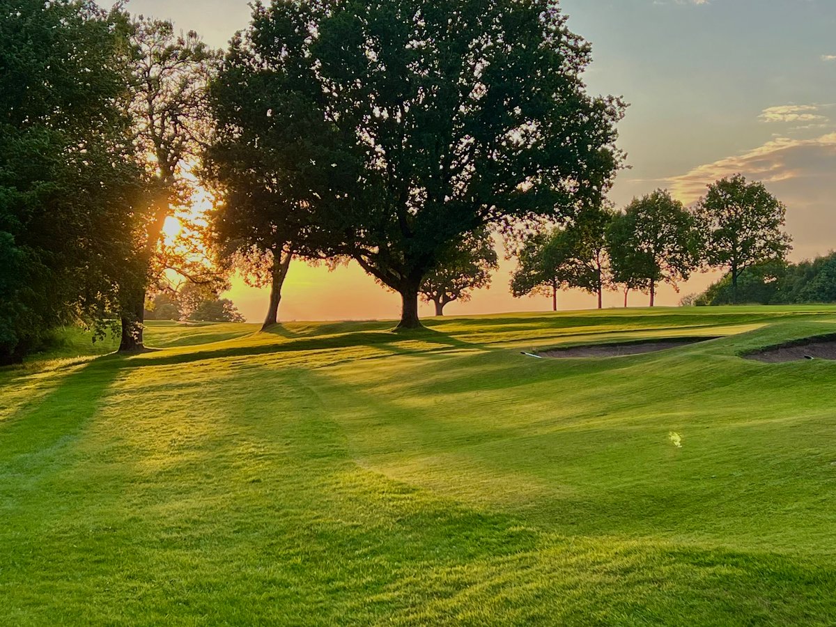 Another glorious day with a few rogue showers. Course really starting to shine. Greens Team are doing a fab job. Never heard so many positive comments from Members and visitors. #keepgettingbetter #everyday’stheOpen