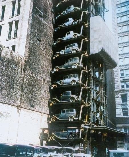 Amazing picture of 48 cars in an elevator parking garage in Downtown Chicago’s business district. 

This was built by the Westinghouse Electric and Manufacturing Company. 

This could be inspiration for a noir short story…a body in the car number 32? 

#history #historical #old