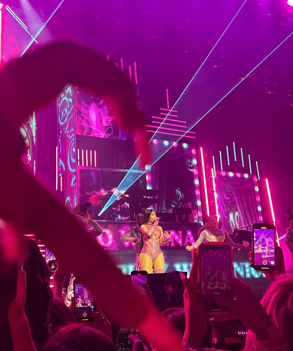 TellmThinkPink's tweet image. That show was fkn magical. Onika Tanya I love you. We love you. Thank you for an unforgettable experience🫶🏽