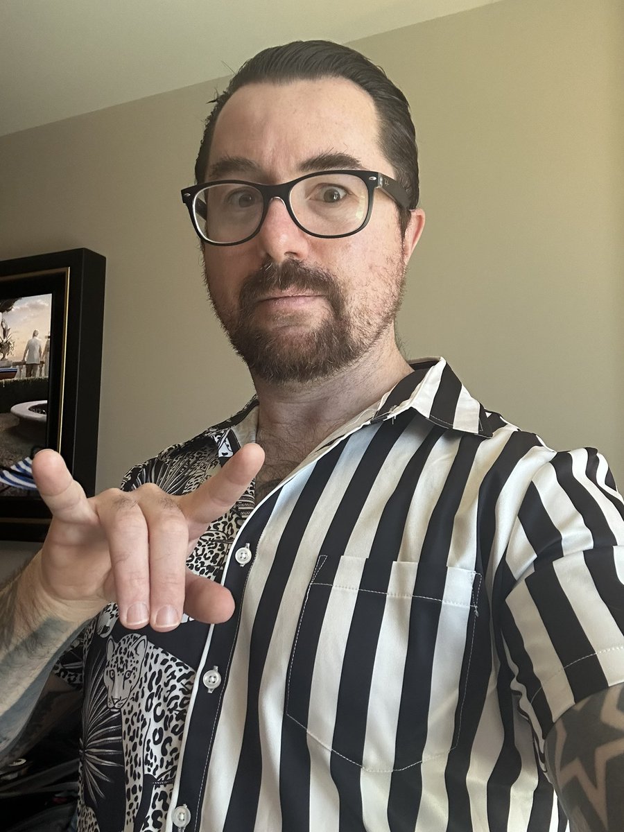 selltheheart's tweet image. It’s my birthday - I’m in Las Vegas for Punk Rock Bowling. Buy some records to celebrate with me - use the code “BUY2ANDSAVE” at our Big Cartel if you grab two or more vinyl records to save some dough. Viva Las Vegas and Viva La  France