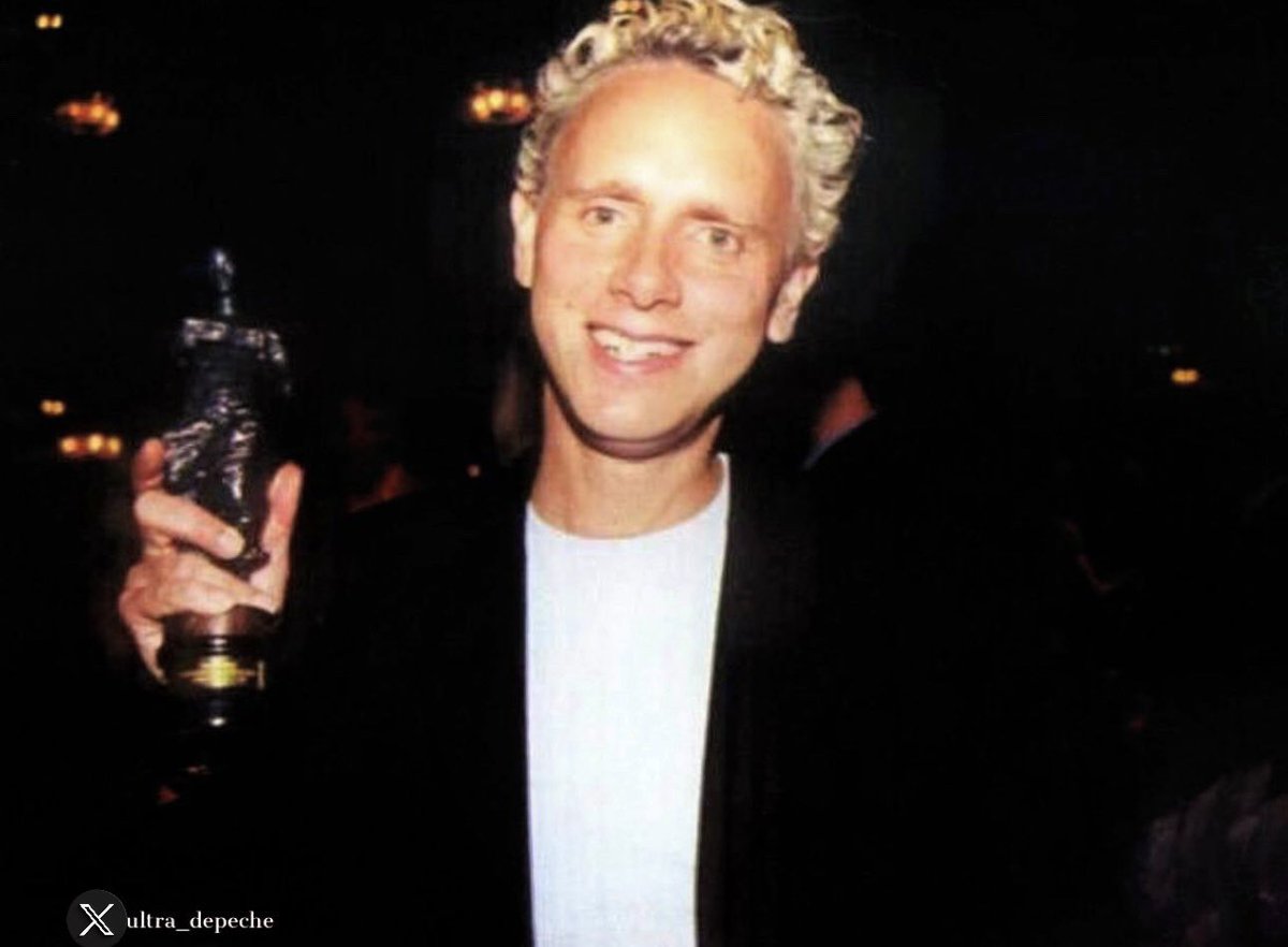 25 years ago today, Martin Gore received the Ivor Novello Award from the British Academy of Songwriters, Composers and Authors for 'International Achievement' (1999) #DepecheMode