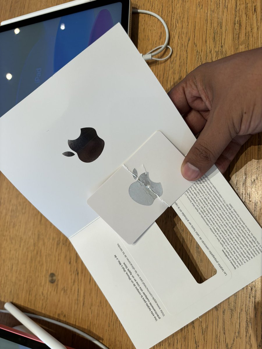 ar2_mx's tweet photo. :#Ar2Tech🦎📱:
El proceso de Trade In de las Apple Store fue muy rápido. Canjeé mi iPhone 12 y la lana la usé para un iWatch.
Audífonos, cables y un iPhone 6 que tenía por ahí los traje a reciclado (hay que cuidar el planeta)
✅@Apple https://t.co/JiX5QgJzvo