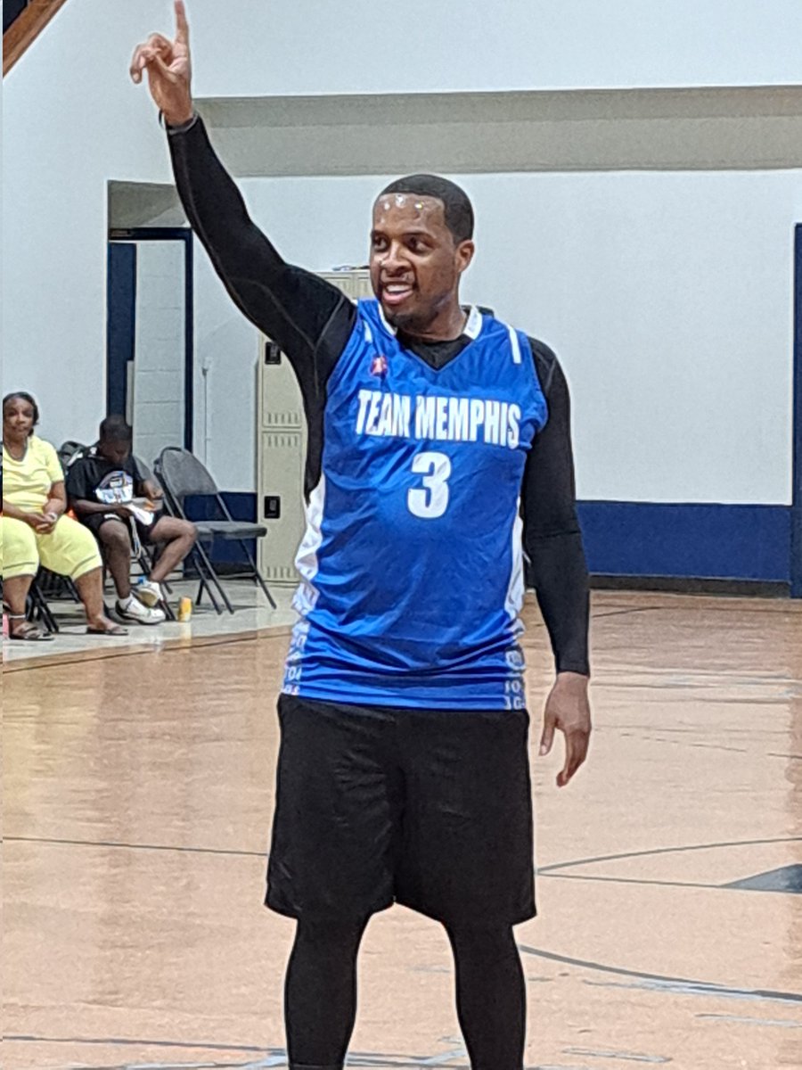 MEM_PoliceDept's tweet photo. Thank you, to the organizers of the Annual B.O.L.D. event, "Balling with the Blue" that was held at St. Mark Church. Thank you Major Townsel, 2nd Lt. Ware, and Councilman Smiley.
#MPD #MemphisPoliceDept #MemphisFinest #BestinBlue #MPDinthecommunity #communityrelations https://t.co/LFrZrBcVvX