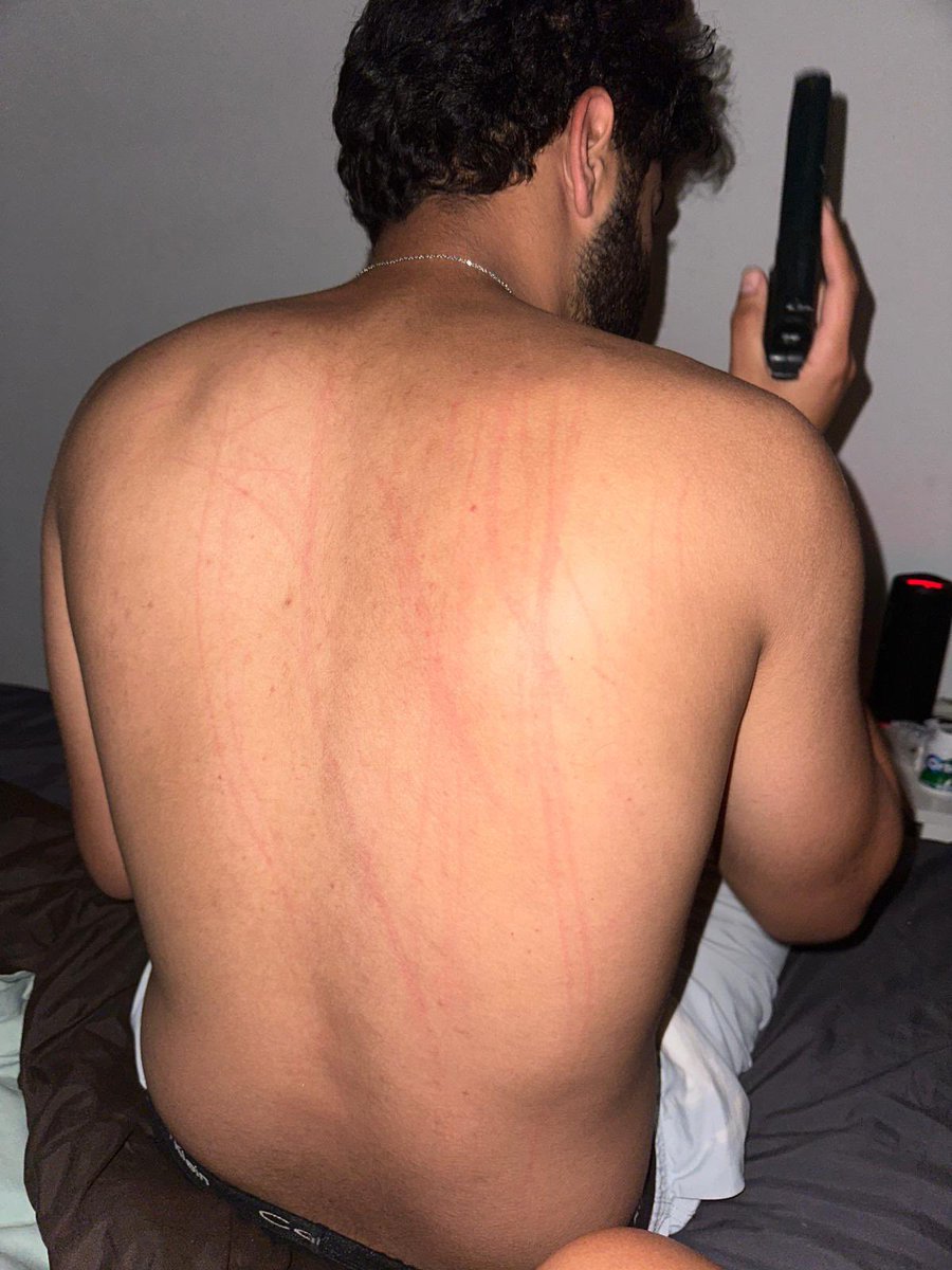 lanpod's tweet image. wat happen