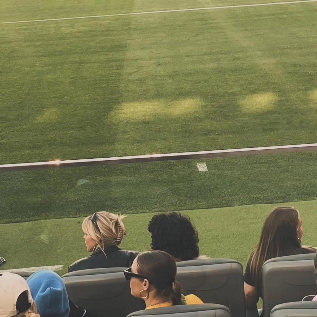 Towa Bird and Reneé Rapp at the Angel City game a few weeks ago 

📷 ill.yflicks Instagram

“game daze

#womenssports #acfc #angelcityfc #reneerapp #towabird #americanhero #snowhardfeelings #gameday”

-
@towabirdd @reneerapp • #TowaBird #ReneeRapp #TheBirddHub