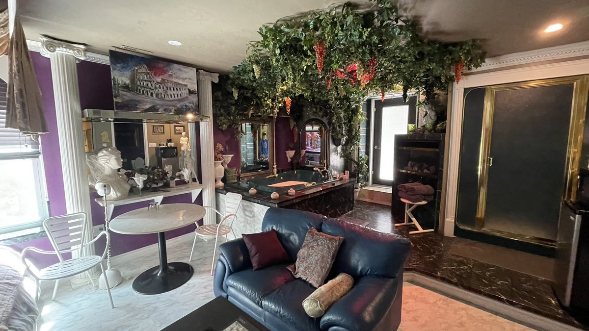 brent_bellamy's tweet photo. Checked out the Mariaggi Hotel for Doors Open. A hotel in Winnipeg’s Exchange District for 120 years. Themed suites since 1986.

People who have stayed there:
Dolly Parton
Pat Sajak &amp; Vanna White
Phil Collins
Rodney Dangerfield
Tom Selleck
Dudley Moore
Dan Ackroyd
Mr. Dressup https://t.co/OLXiAOdQwo