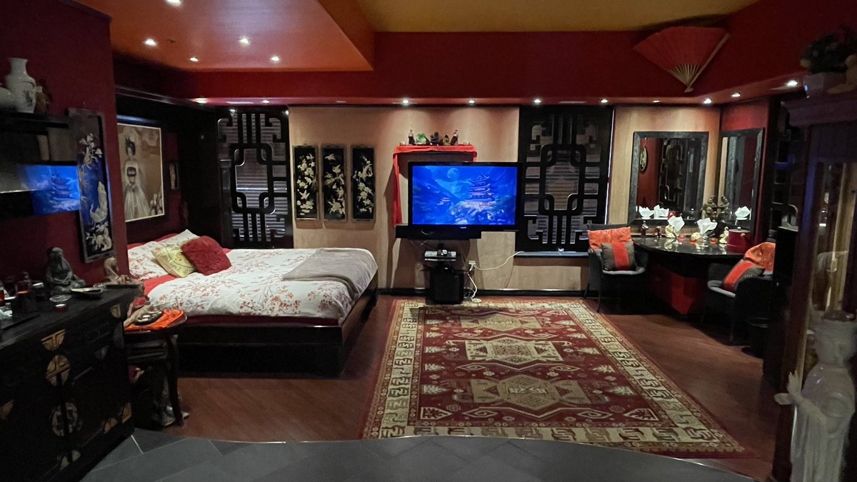 brent_bellamy's tweet photo. Checked out the Mariaggi Hotel for Doors Open. A hotel in Winnipeg’s Exchange District for 120 years. Themed suites since 1986.

People who have stayed there:
Dolly Parton
Pat Sajak &amp; Vanna White
Phil Collins
Rodney Dangerfield
Tom Selleck
Dudley Moore
Dan Ackroyd
Mr. Dressup https://t.co/OLXiAOdQwo