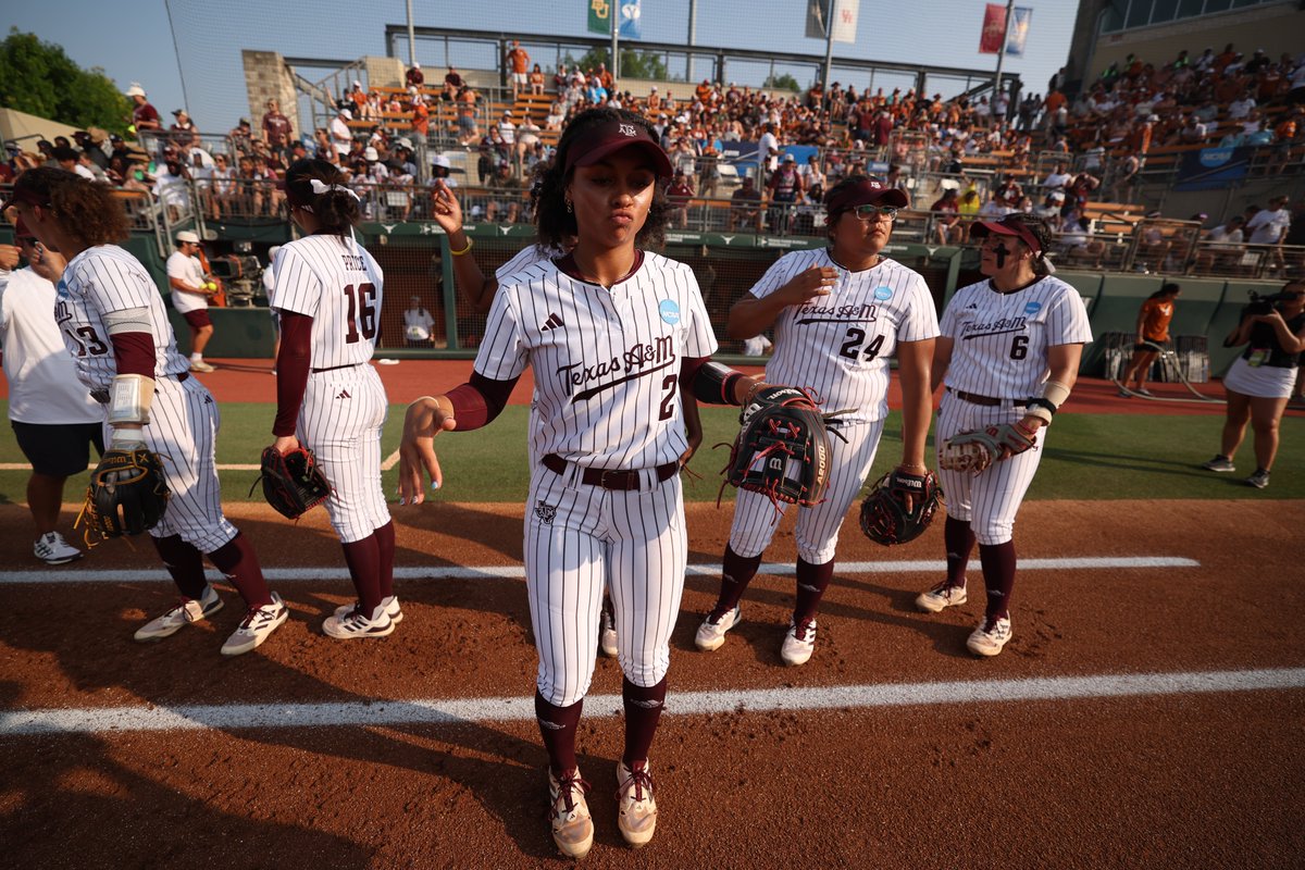 AggieSoftball's tweet photo. We're underway on ESPN2 👍

#GigEm https://t.co/N2gtwW7i16