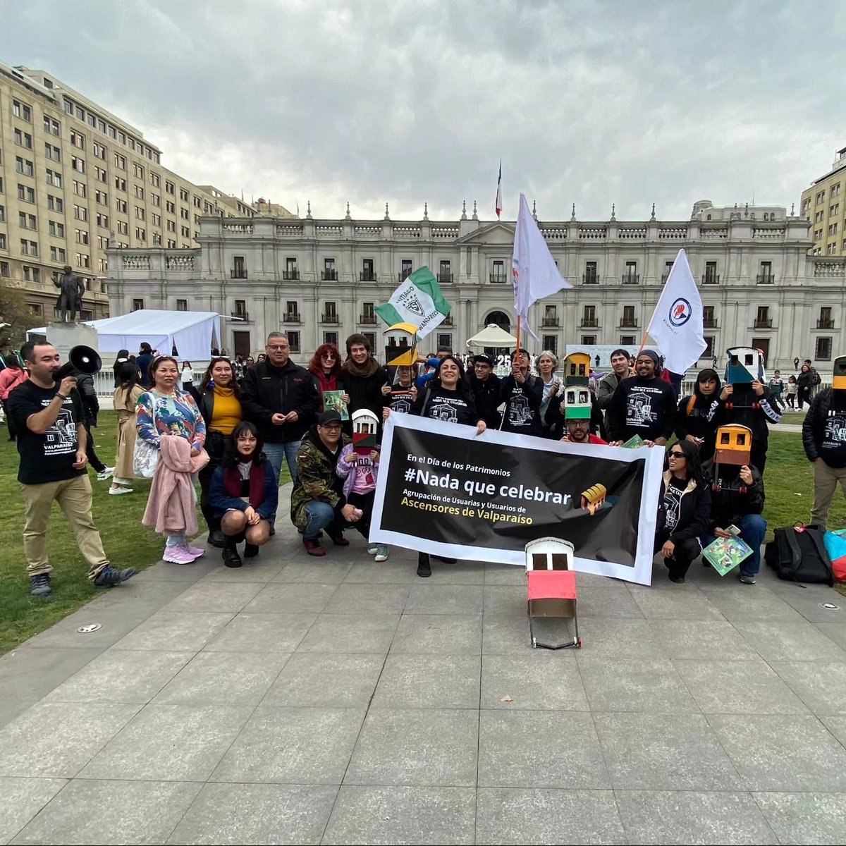 ascenval's tweet image. #DíadelosPatrimonios entregamos una carta al presidente @GabrielBoric expresando preocupación por el estado crítico de los ascensores de #Valparaíso un patrimonio invaluable que se encuentra en peligro debido a la falta de gestión

En este día del patrimonio nada que celebrar
