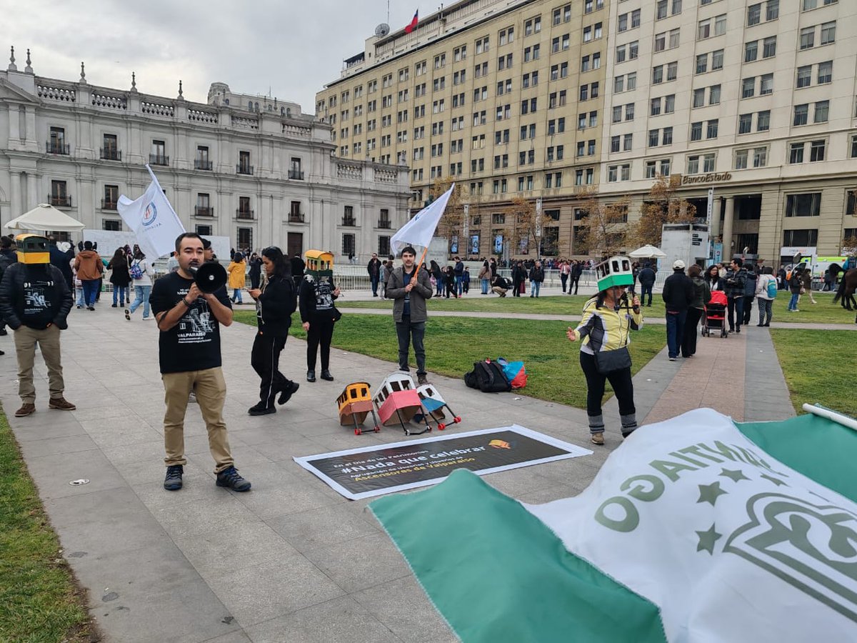 ascenval's tweet image. #DíadelosPatrimonios entregamos una carta al presidente @GabrielBoric expresando preocupación por el estado crítico de los ascensores de #Valparaíso un patrimonio invaluable que se encuentra en peligro debido a la falta de gestión

En este día del patrimonio nada que celebrar