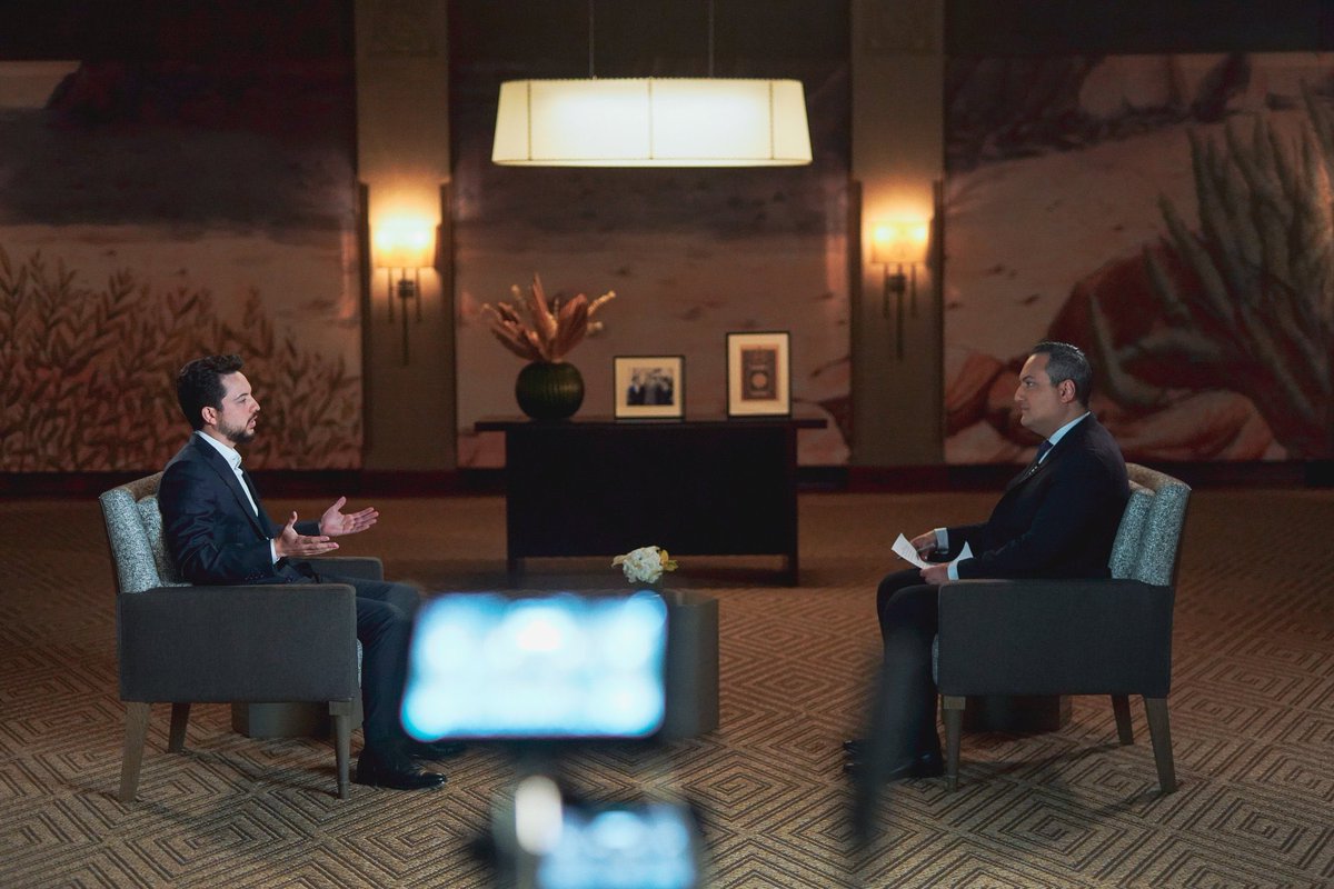 مقابلة #ولي_العهد الأمير الحسين بن عبدالله الثاني مع قناة العربية كانت ملهمة. استعرض سموه التحديات وصمود الأردن بفضل قيادة الملك ووعي الشعب. رؤية مستقبلية تشمل تطوير التعليم والصناعة والسياحة والتكامل الاقتصادي العربي. فخرنا بقيادتنا وتفاؤلنا بمستقبل الأردن.

#الأردن #الهاشميين