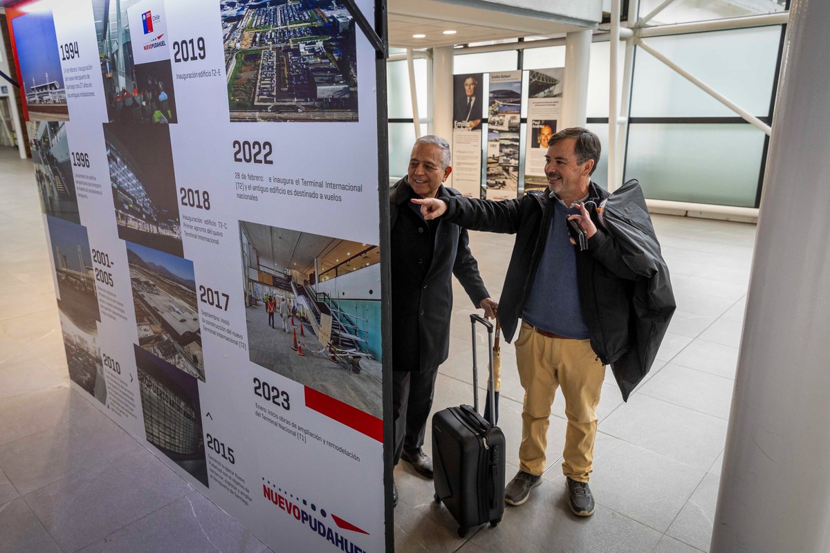 Estos fueron parte de los rostros que visitaron la muestra "Un Vuelo a nuestra Historia" durante el #DíaDeLosPatrimonios en el Aeropuerto de Santiago, en el marco de los 30 años del Terminal Nacional (T1). ¿La visitaste?