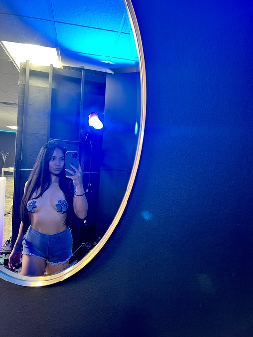 I want to rock your body rock your soul   #Blissidys https://t.co/NRwyZ1ihXA<a href="/tag/blissidys"class="tags">#Blissidys</a>