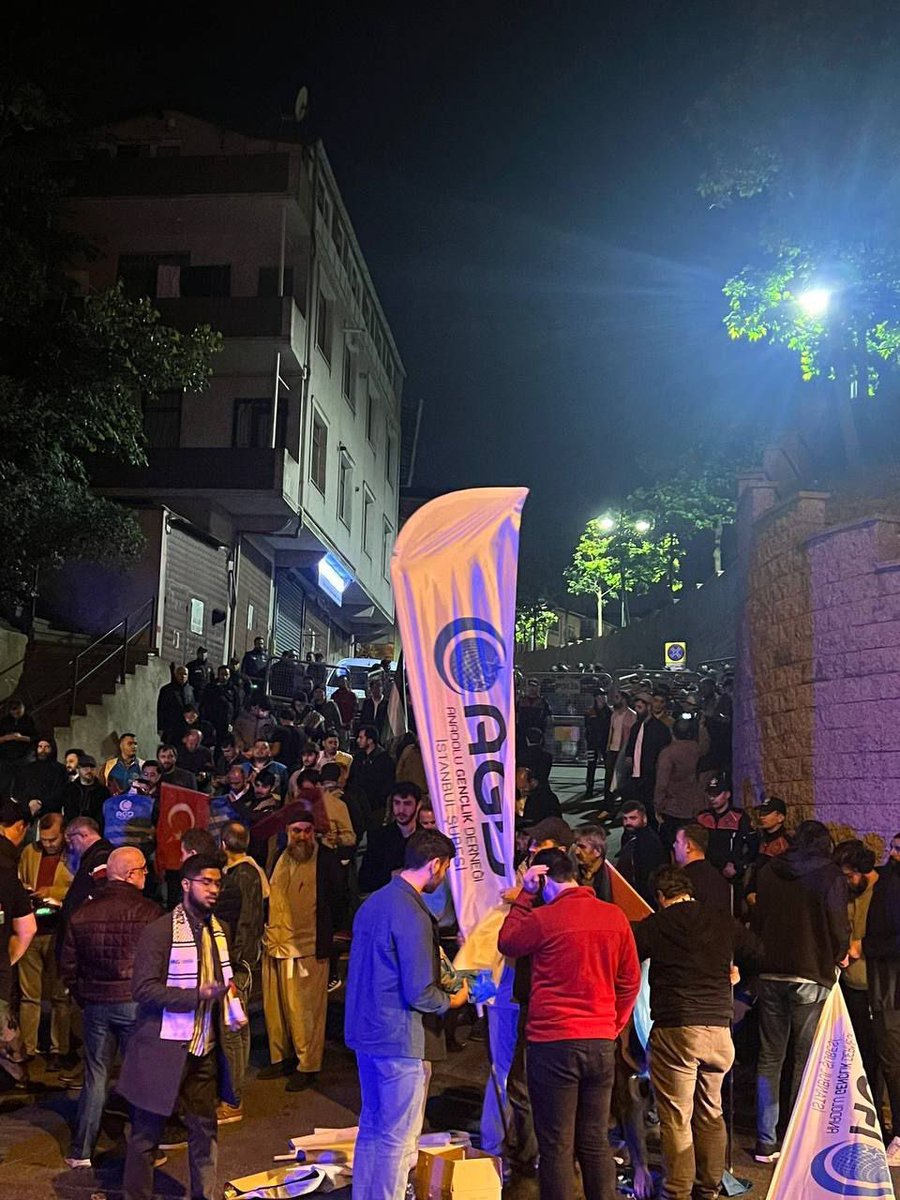 🔴İstanbul’da bulunan ABD ve İsrail konsoloslukları önünde protestolar yapılıyor.