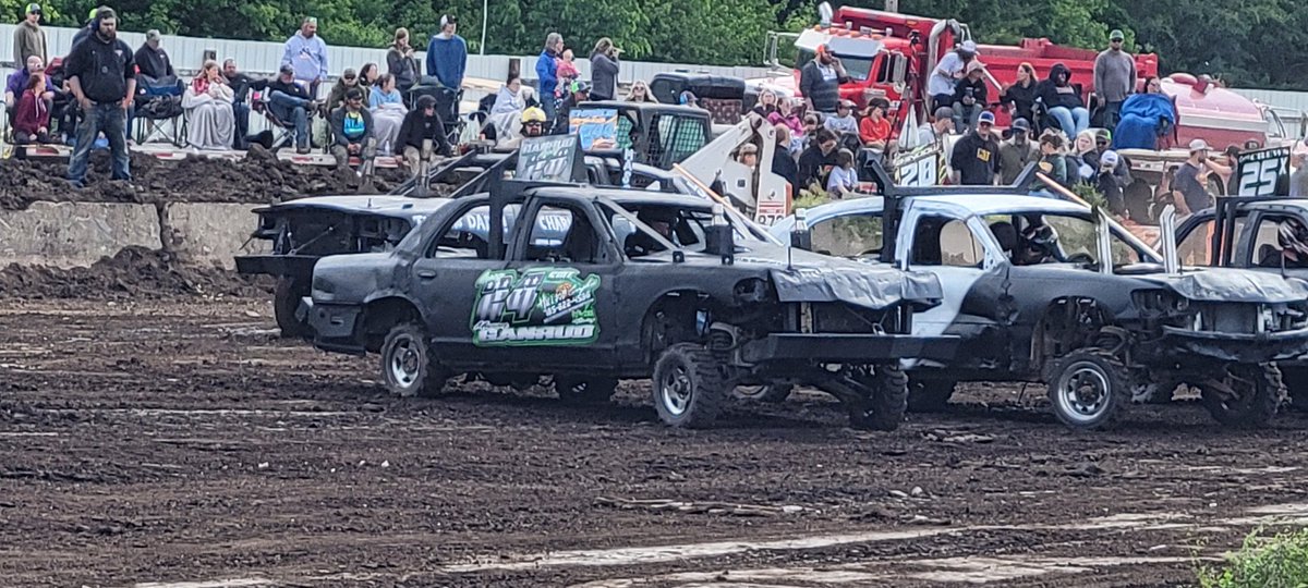 ChapesMn's tweet image. Drink @hardafseltzer win trophies, it's as simple as that.
2nd place to Mason Ganrud of #FUGMracing
#HardAF 
#DrinkinBrosPodcast 
@Drinkin_Bros 
@DanHollaway 
@StJamesStJames