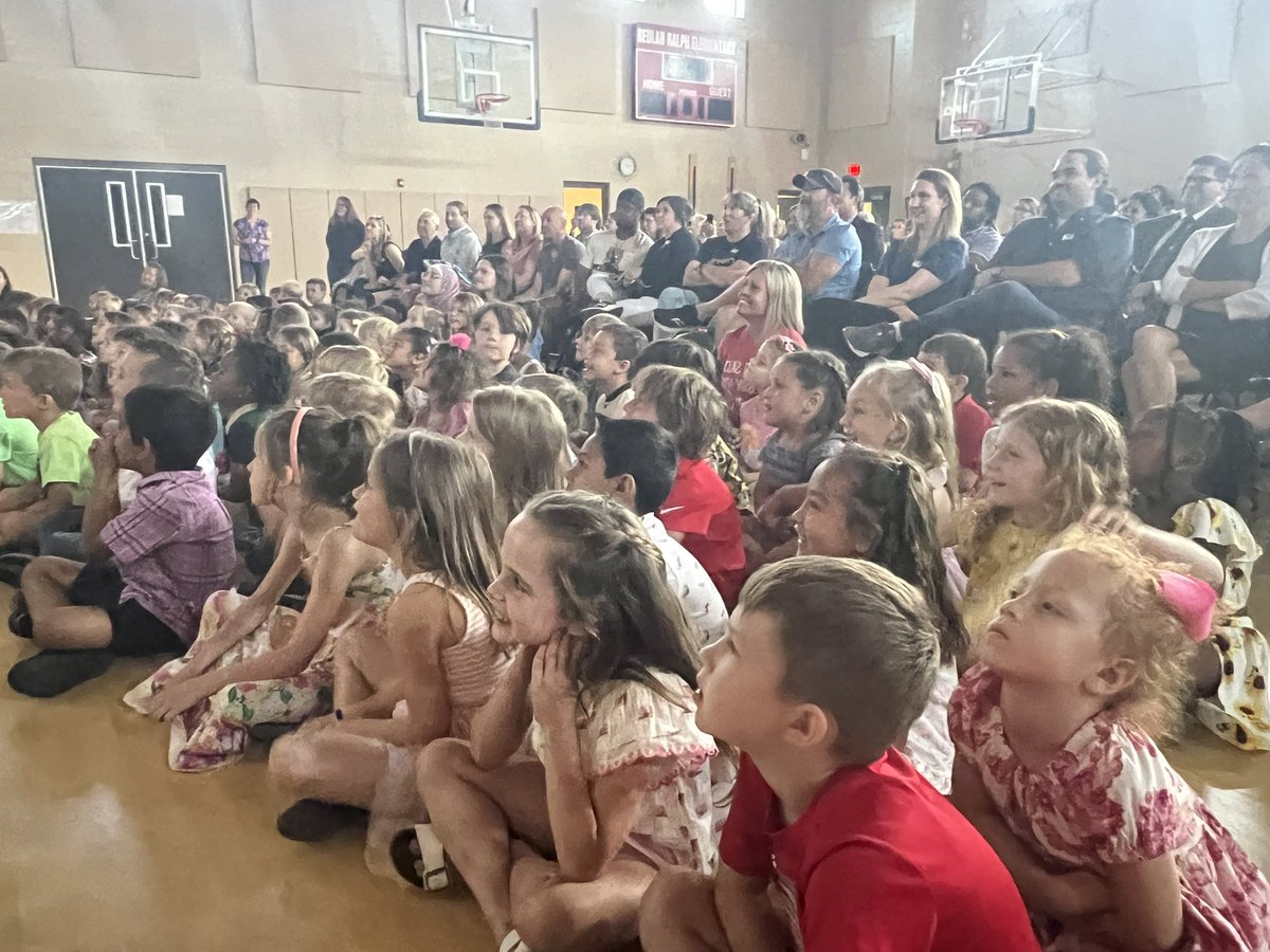 Kindergarten Celebration 💙💚🐺 A @BeulahRalphElem tradition on the last day of school. Mr. Fears did an incredible job with their concert. The performance and songs were adorable and they loved the slideshow afterwards. 🎶 #cpsbest #scholarsfirst #ToBEUandBeyond