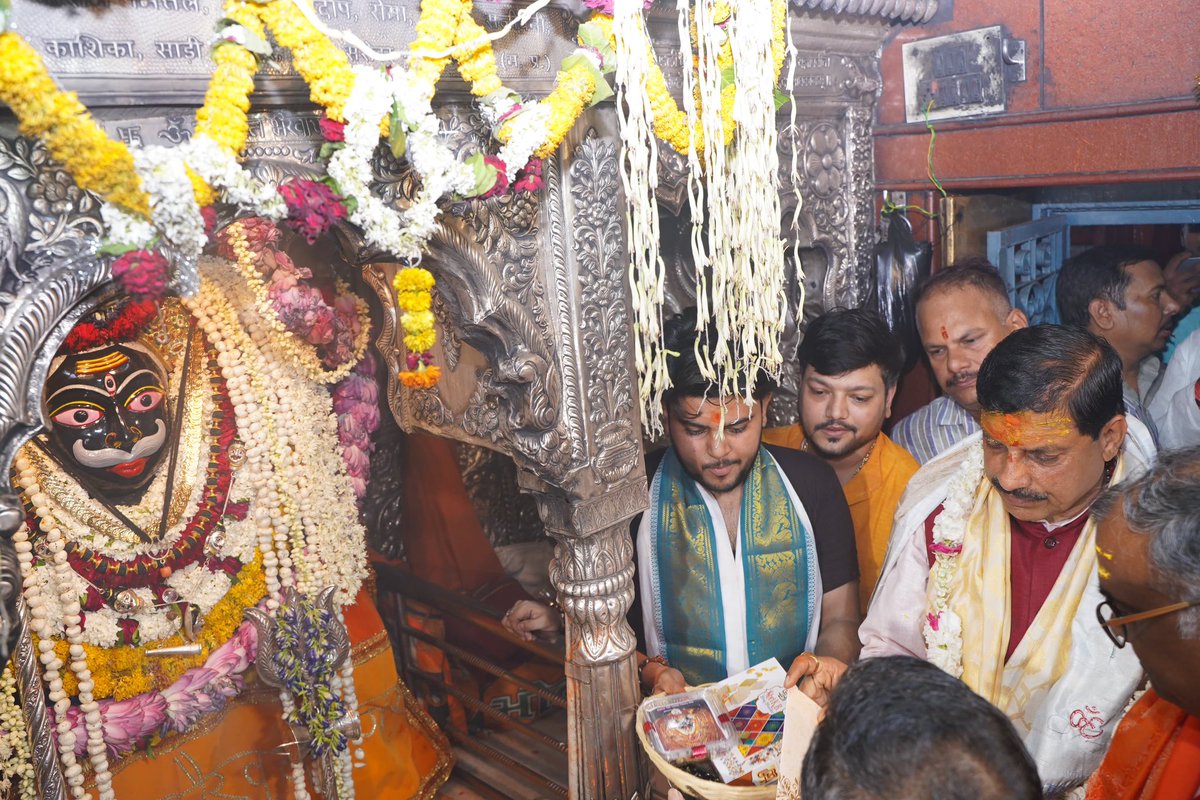 वाराणसी के काशी विश्वनाथ और काल भैरव मंदिर में मध्य प्रदेश के मुख्यमंत्री मोहन यादव ने दर्शन पूजन किया।। @SpecialCoverage #Varanasi