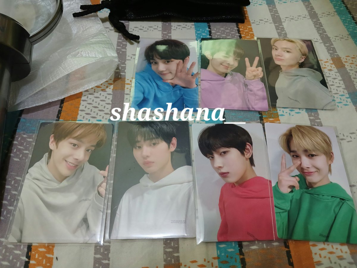 shashana__'s tweet photo. WTS LFB PH

Enhypen lightstick (Engene bong)
UNSEALED BUT COMPLETE INCLUSIONS 
- 1,800 only
- Lightstick condi: 10/10
- Box have dirt and scratches 
- Photocards: 10/10

MOD: JnT and Flash
MOP: Gcash/ COD but need 50% downpayment
RFS: need funds https://t.co/vKSVZ72v4v