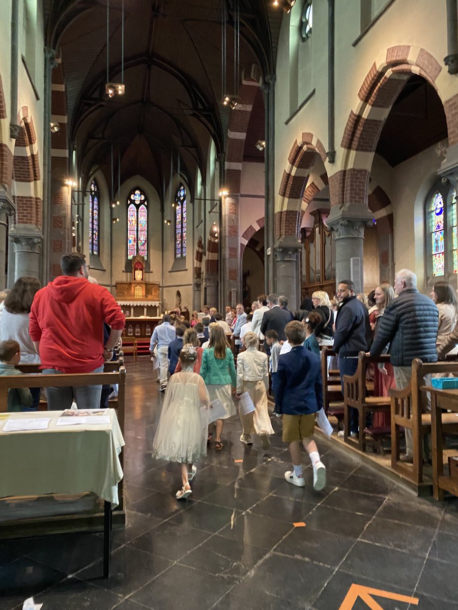 Ce dimanche à Embourg, 1e communions pour l’Unité pastorale ND des Sources. Prions Le Seigneur pour qu’à l’intercession du bientôt saint Carlo Acutis, ces jeunes développent un coeur eucharistique.