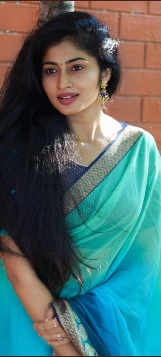 நில‌வும் நானும் ஒன்று தான்...!

ஆம் நீயில்லா நாட்க‌ளில் தேய்ந்து நீ வ‌ரும் நாளுட்காய் காத்திருக்கிறேன்...!

நீ க‌ட்டாய‌ம் வ‌ருவாய் தானே...!

❤💕💙