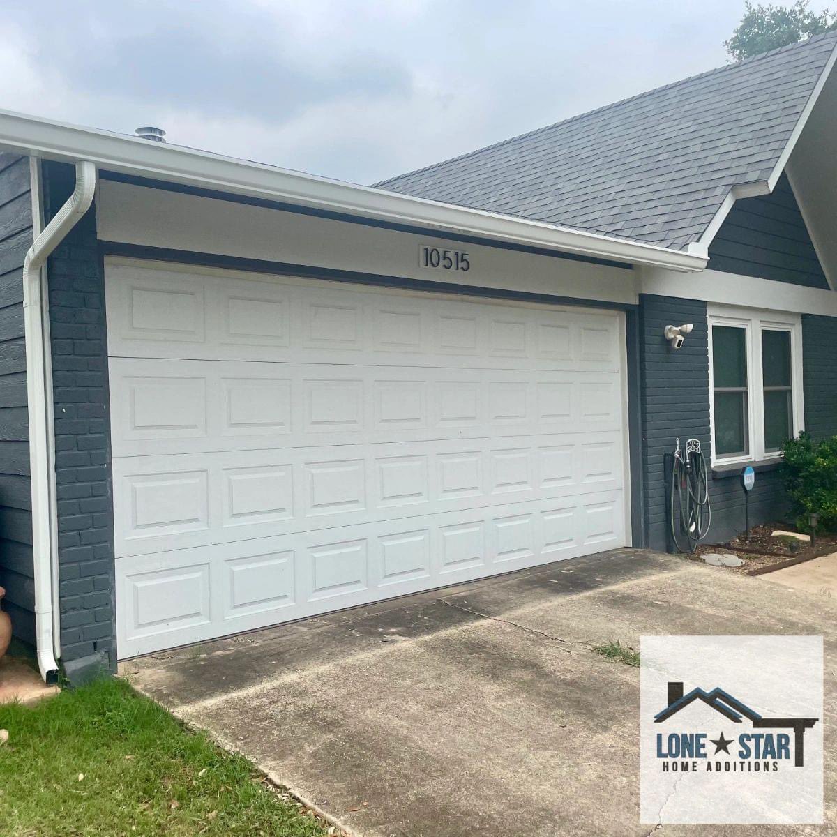 LSHomeAdditions's tweet image. Just finished up another seamless gutters installation in San Antonio, Texas! 🏡 Our team takes pride in delivering top-notch services to protect your home from water damage. #SeamlessGutters #SanAntonioLiving #HomeImprovement