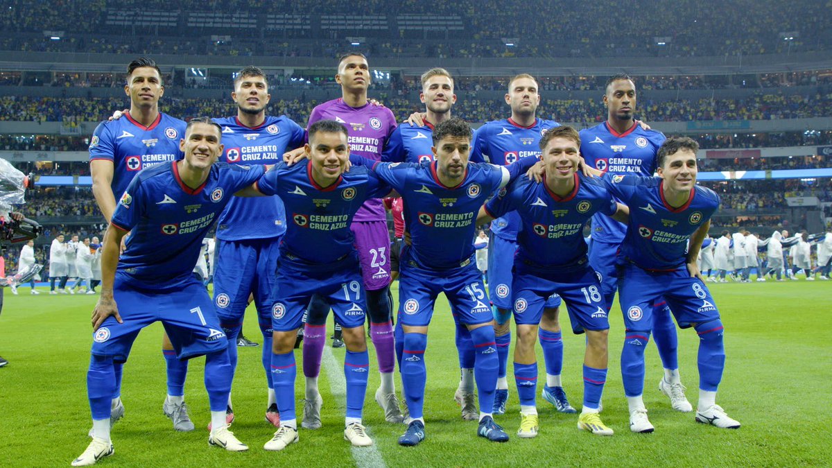 Orgulloso de estos colores y orgulloso de este equipo que seguiremos apuntalando desde fuerzas básicas hasta el primer equipo. ¡Esto apenas es el comienzo! #AzulDePorVida